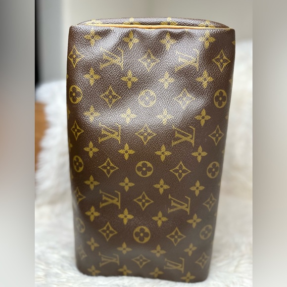 SOLD‼️! ♥️ Louis Vuitton Bandouliere Monogram Speedy 30
Was:$842 - Picture 6 of 17